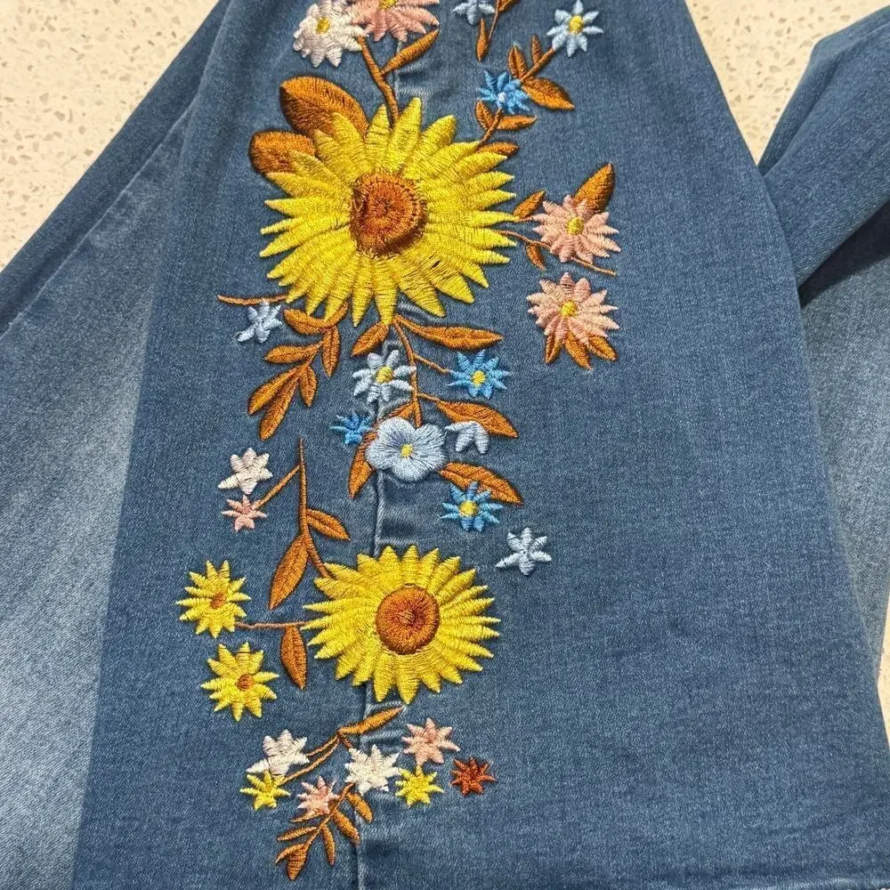 Telepatia floral embroidered